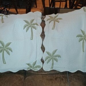 Waverly White Cotton Matelassé Label with Teal Logo